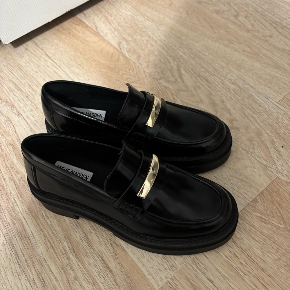 Steve Madden black platform loafers